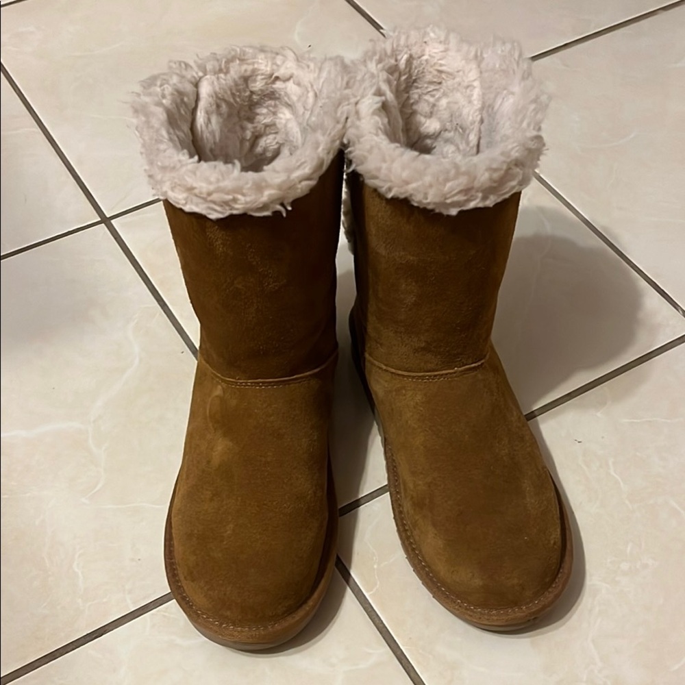 Koolaburra Chestnut Shearling Winter Boots